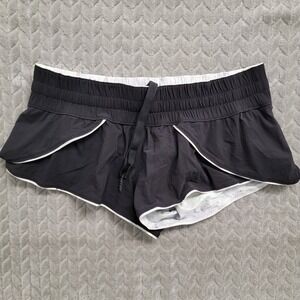 Lululemon Choose A Side Shorts 3” Black & Gray Floral Women’s Size‎ 6 reversible